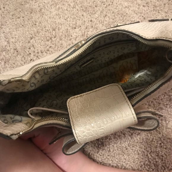 Guess Bone Faux Alligator Purse - Picture 6 of 8